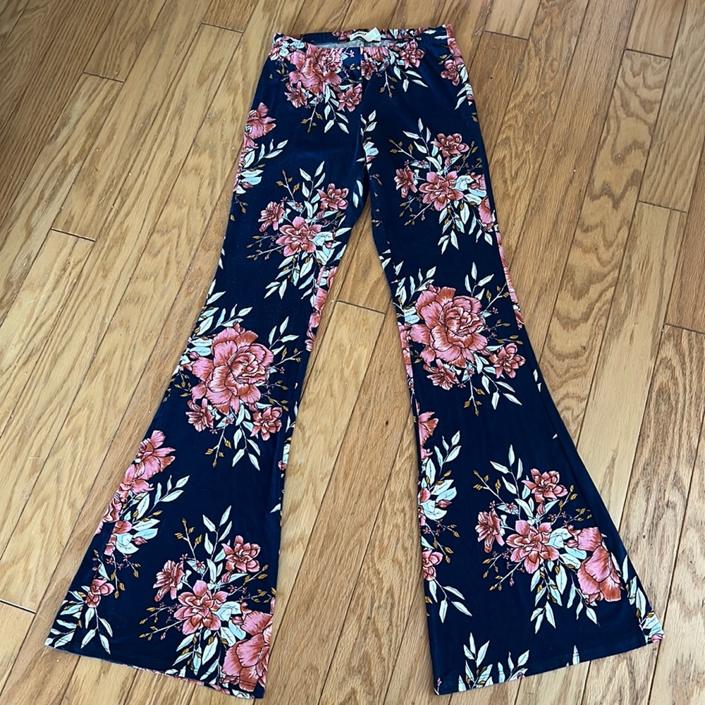Very cute Billabong flora bell bottom pant navy, pink, red, white
